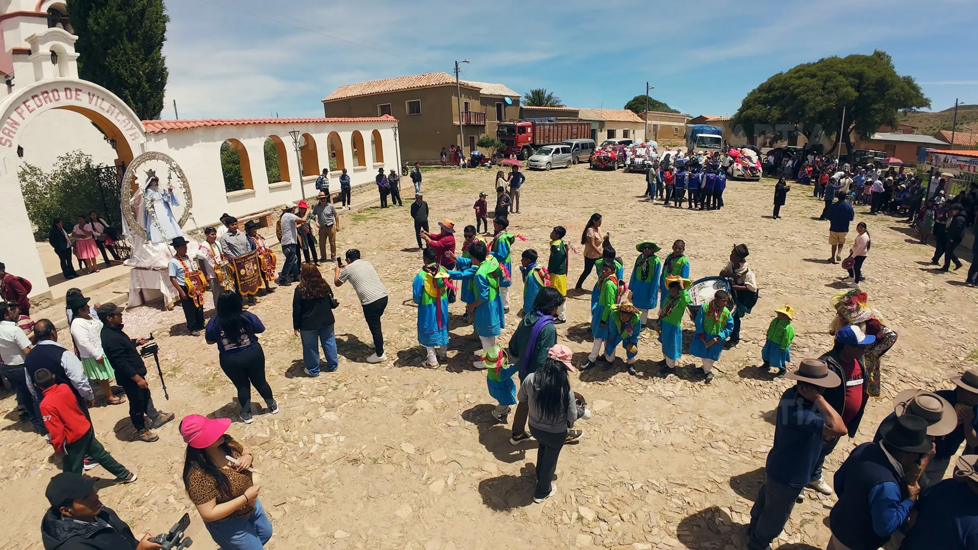 Conjuntos de baile en la plaza